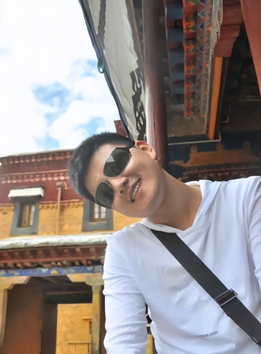 央视主持人严于信是哪里人,歌手严于信简介