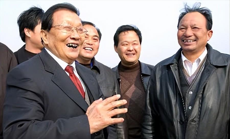 90年代人均桑塔纳，如今负债打工，“天下第一村”的经历令人唏嘘