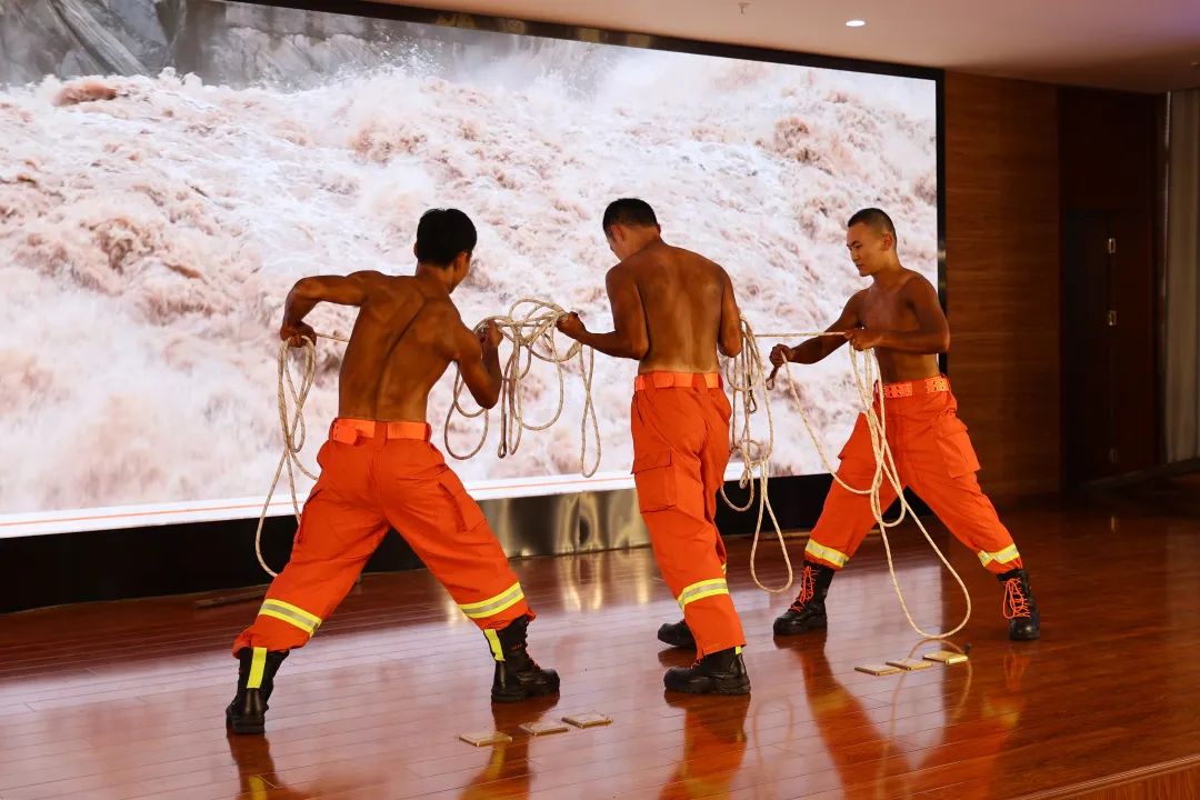 蓝巨人健身,消防健美大赛蓝焰英豪杯