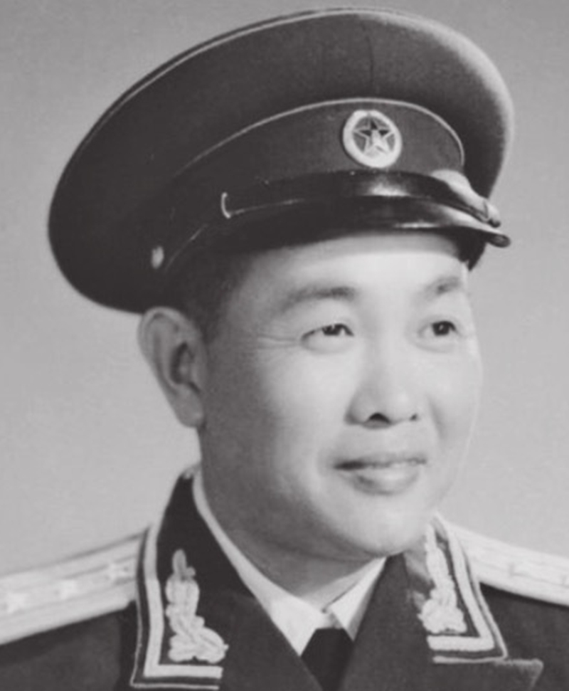 他曾担任中央警卫局副局长,彭老总三次请他当警卫员,都被拒绝