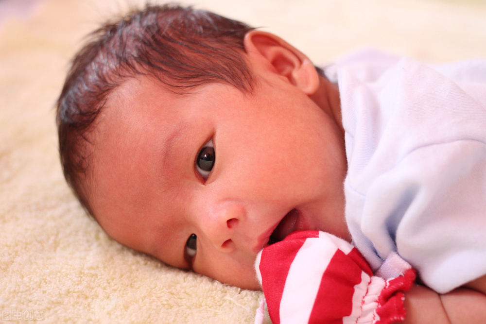 宝宝头型怎么睡才完美,担心宝宝头型丑做到这四点就好了