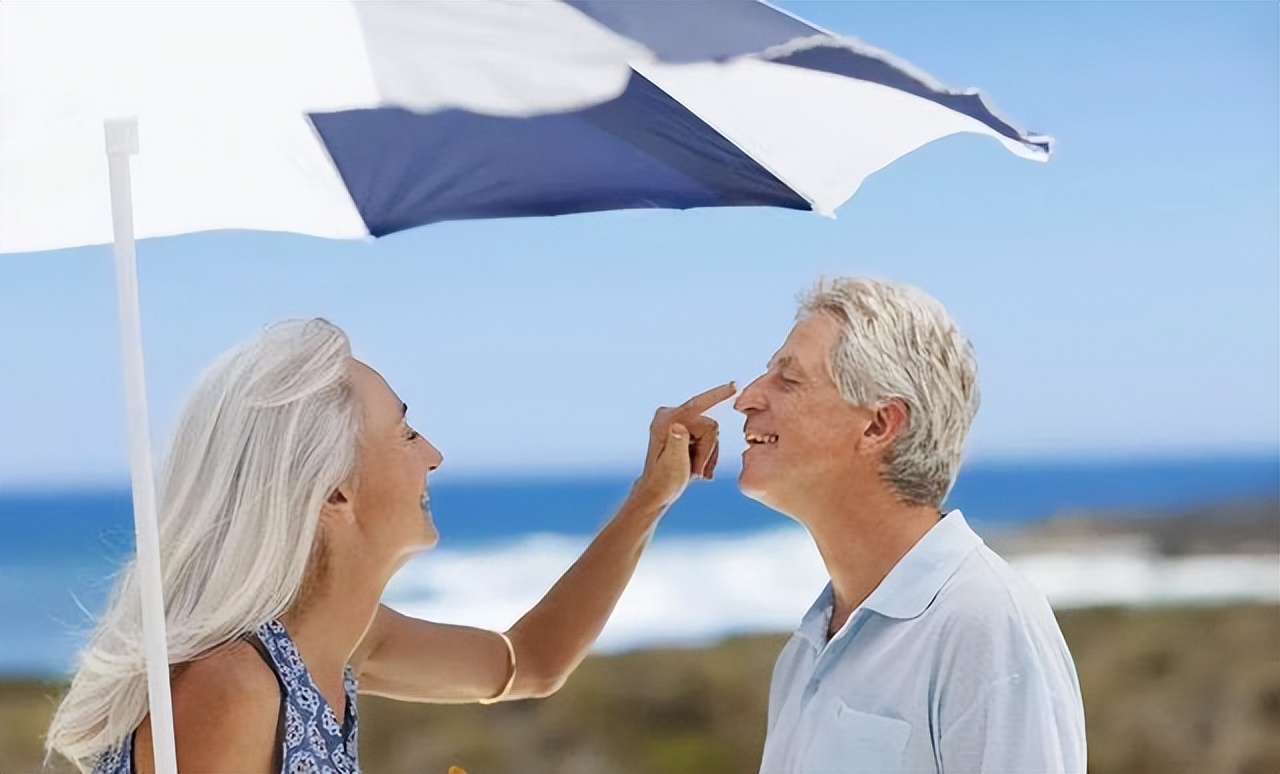 红霉素祛老年斑最有效的偏方,祛老年斑小妙招红霉素软膏