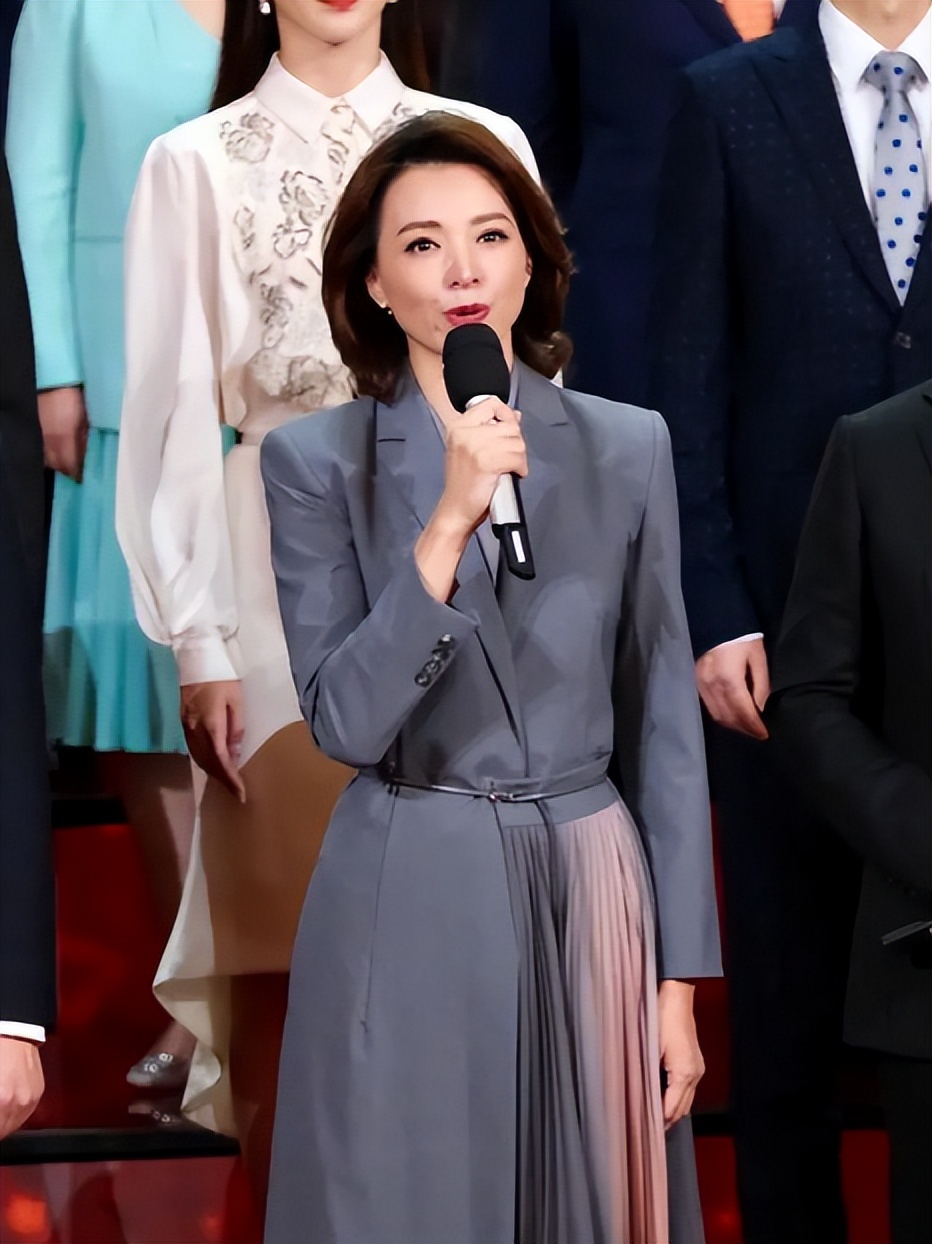 董卿陈数撞衫图片,董卿陈数同框两人尽显知性和优雅