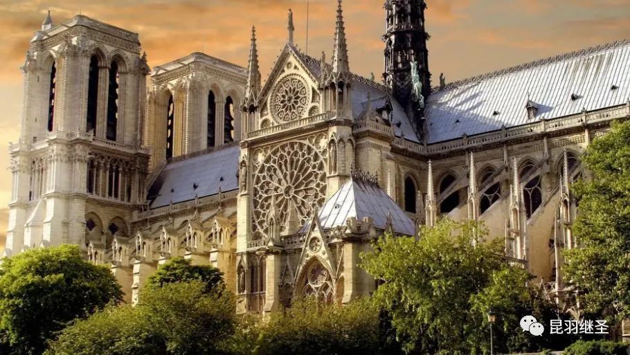 西史失算，破绽连连：真假故事都往巴黎圣母院里装，结果自相矛盾