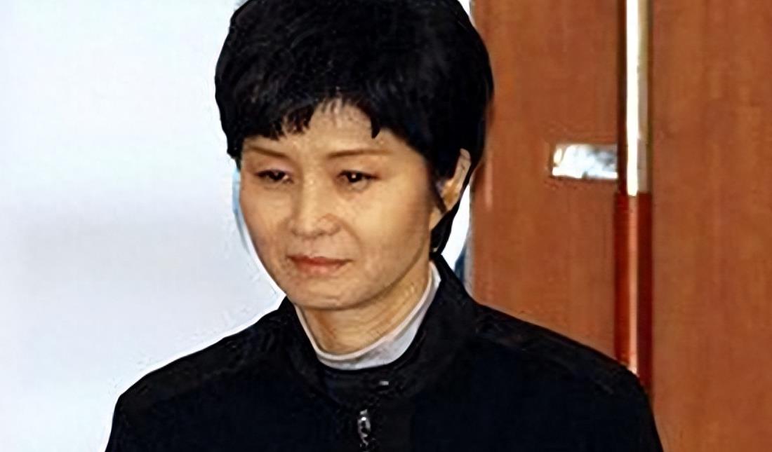 朝鲜“人体*弹炸**”袁正华拖累百余军官被判5年有期徒刑