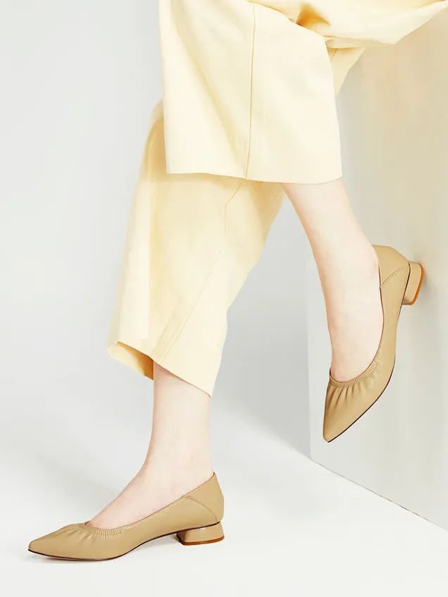 直筒牛仔裤小白鞋穿搭,小白鞋牛仔裤秋冬穿搭图片