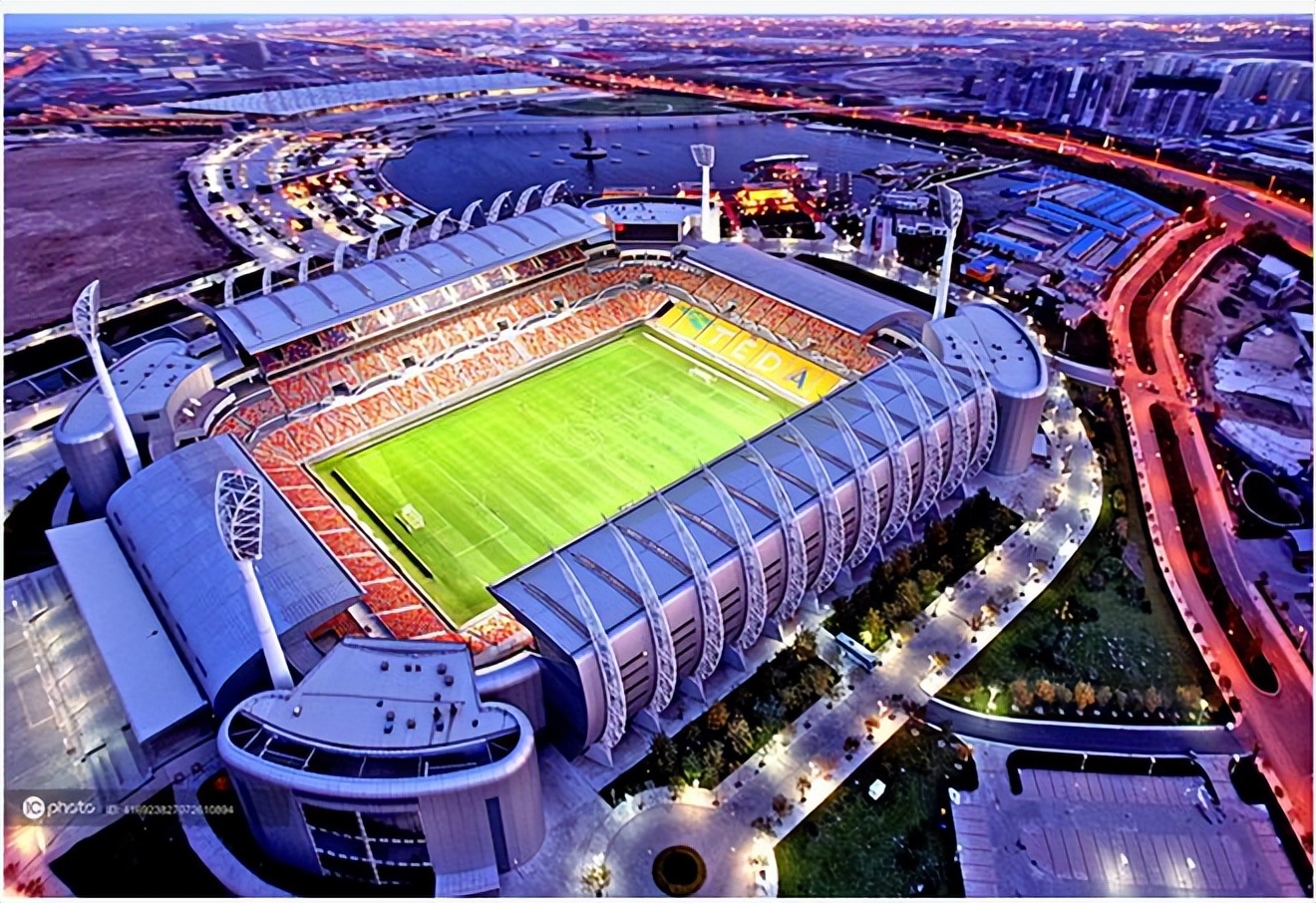 老特拉福德和天津泰达球场,梦剧场老特拉福德球员回家