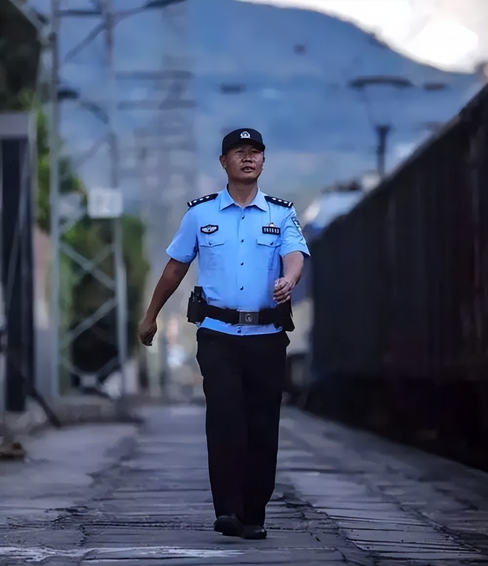 除夕夜儿媳殴打83岁婆婆，倒地后被丈夫一脚踢开，目前未脱离危险