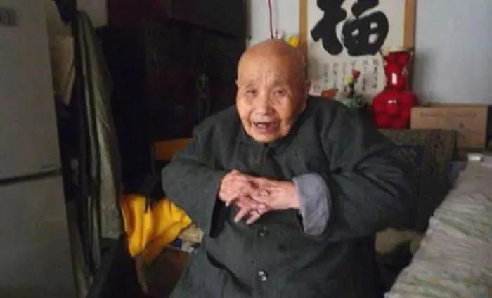 清朝末代太监孙耀庭挨板子,太监孙耀庭讲皇宫秘事