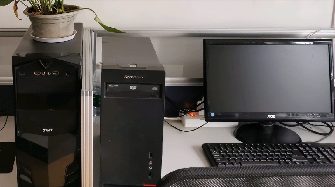 两台电脑共用一个显示器一套键盘,两台电脑共用一个显示器切屏黑屏