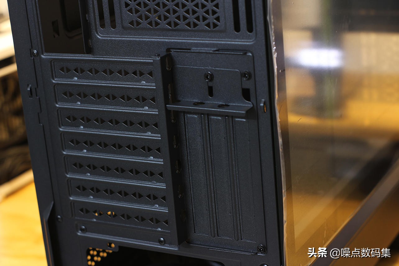 钛3080机箱,价格便宜但是散热很好的机箱