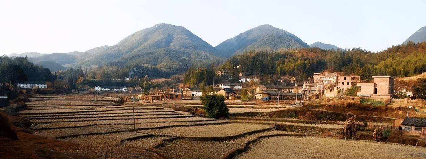 男子疑妻出轨，竟涂百草枯在她*裤内**上，发出警告