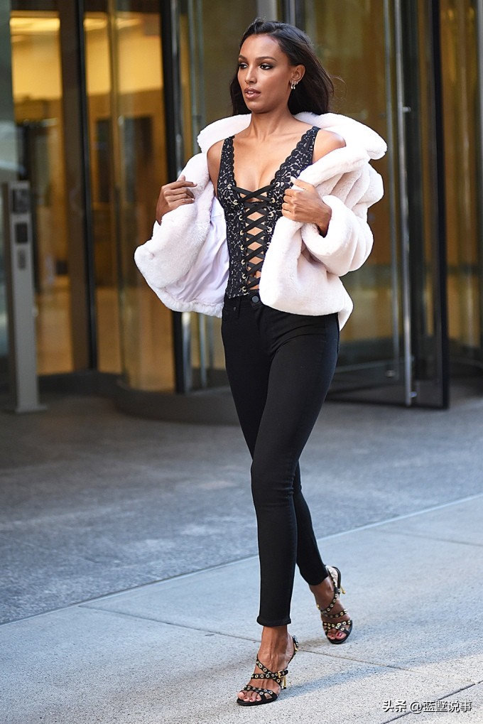 女明星冬天搭配,异域风情女明星穿衣