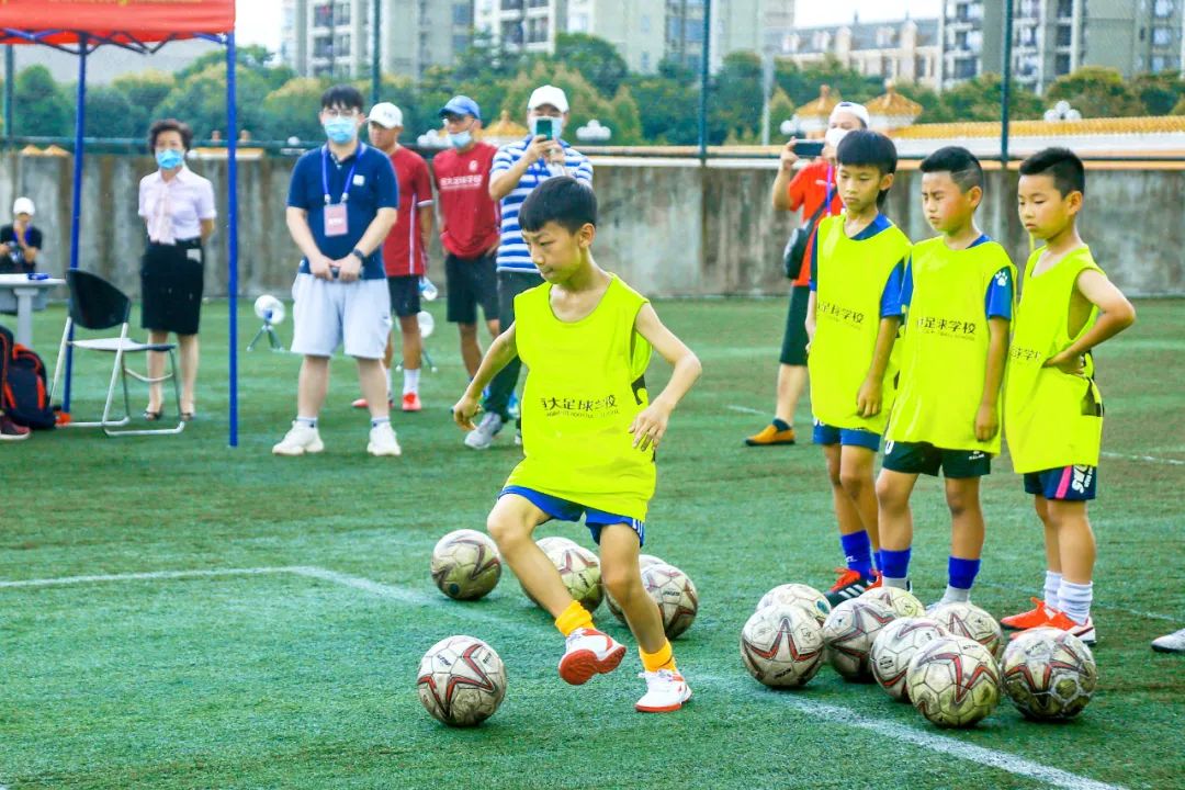 近几年恒大足校的成绩,恒大足校一年花费