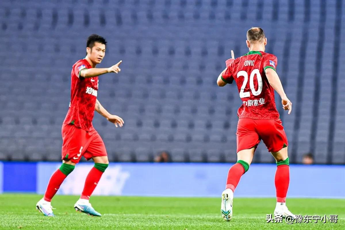 河南队舒尼奇场上表现,舒尼奇比顾操强吗