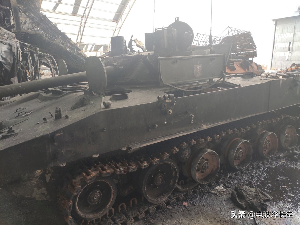 乌克兰坦克厂修补视频,乌克兰修复报废坦克
