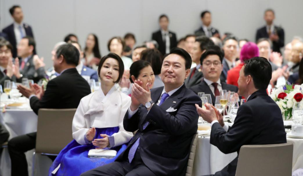 韩国第一夫人穿搭时尚,韩国第一夫人的穿衣打扮