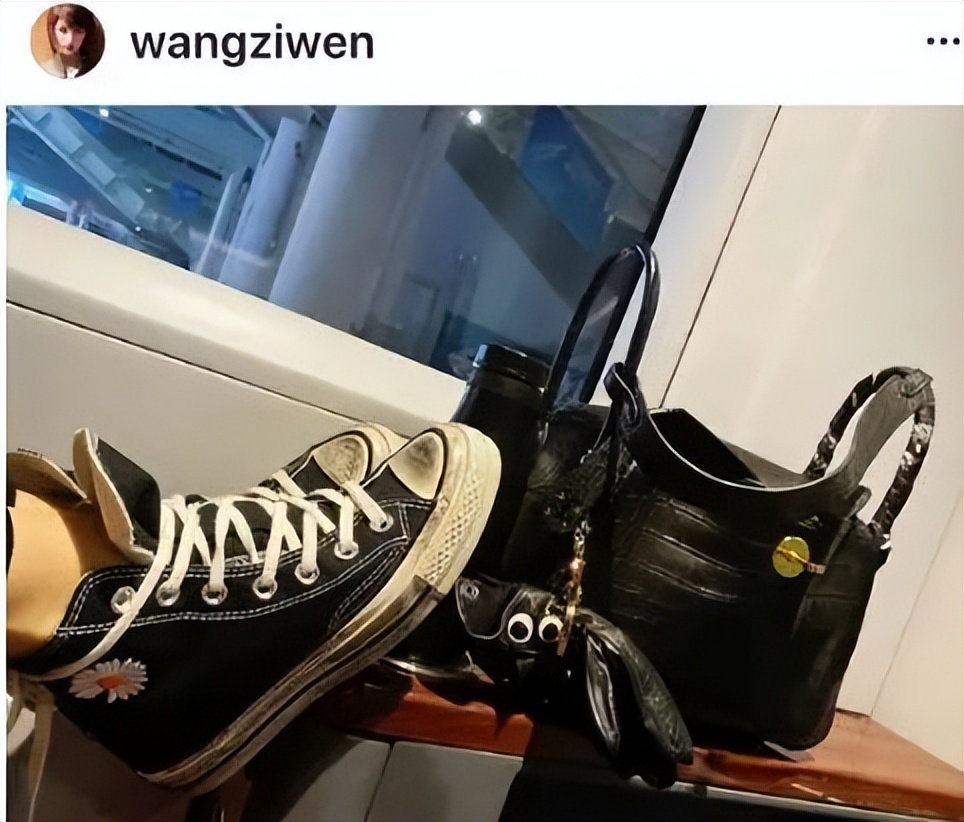 当街小便、踢路人、脚踩高铁桌子，这些明星的素质，一个比一个低