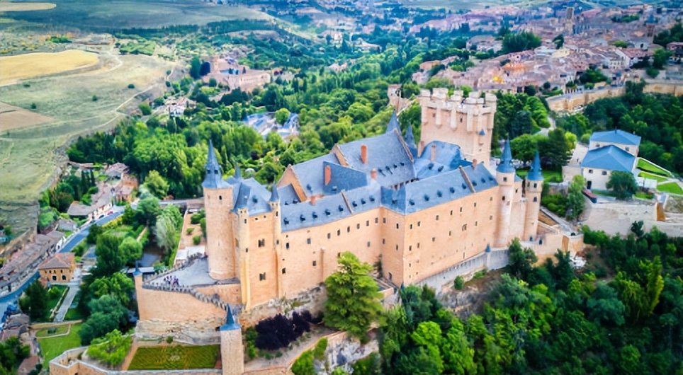 中世纪防御城堡,中世纪城防工事