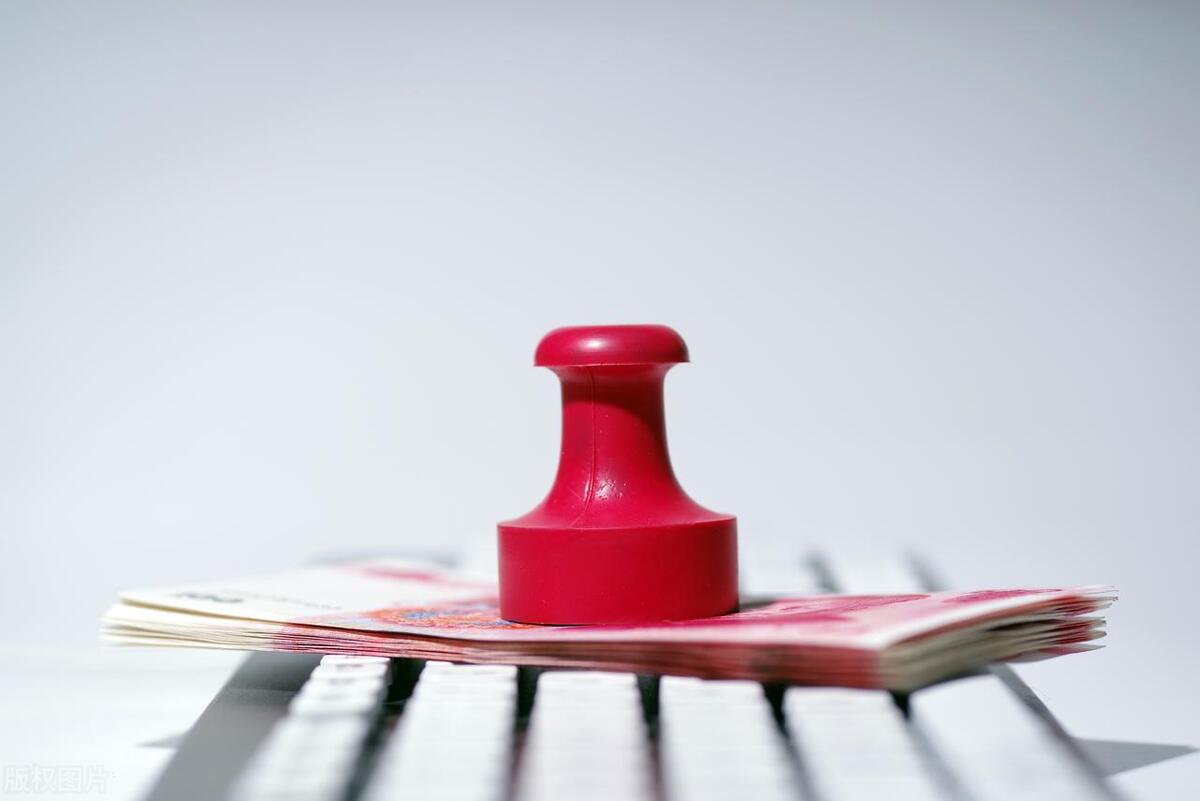 以借为名不还公款是否构成贪污罪,与贪污犯共谋贪污构成什么罪