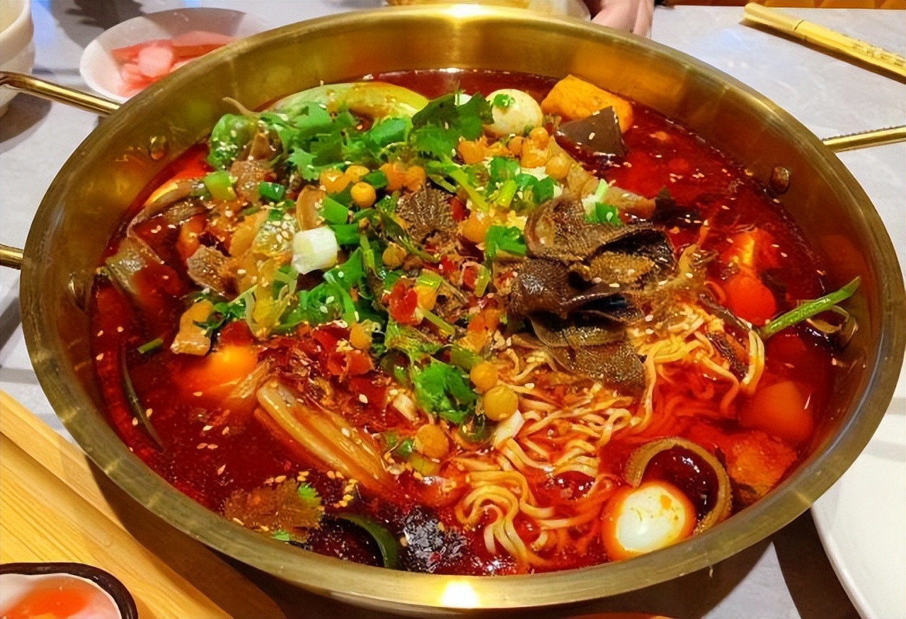 餐饮风口冒菜,冒菜加盟未来餐饮新风向