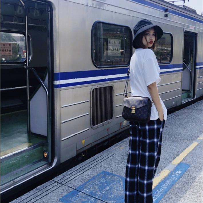 lv邮差包为什么有的有手提,lv邮差包为什么会开裂