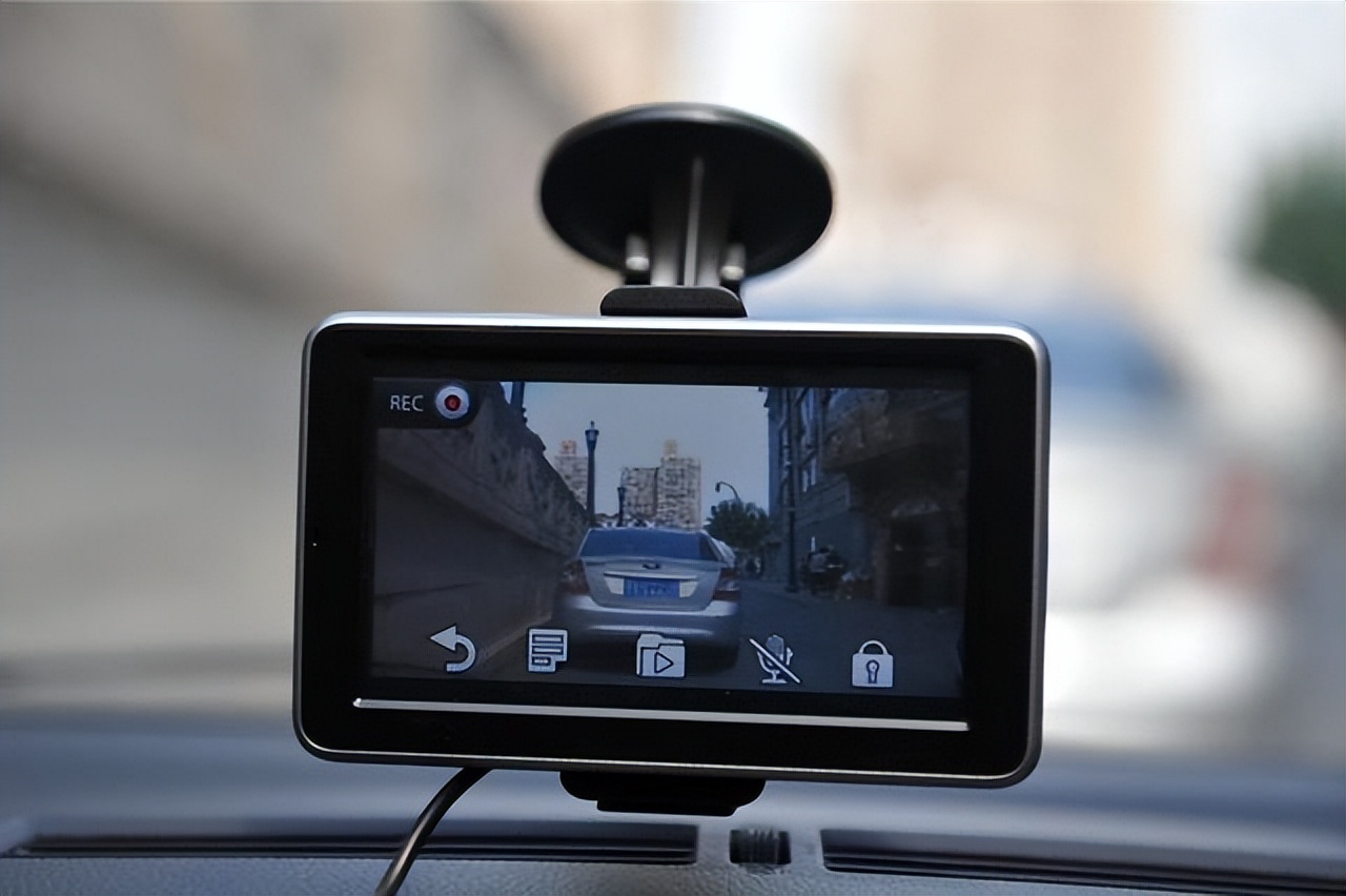 行车必备值得加装的东西有哪些,老车加装实用的功能