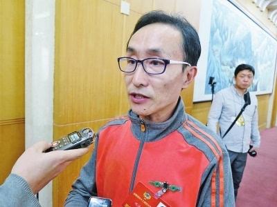 “你行你上”的泼皮理论，全然不见希望，冯潇霆：我退位给巩汉林