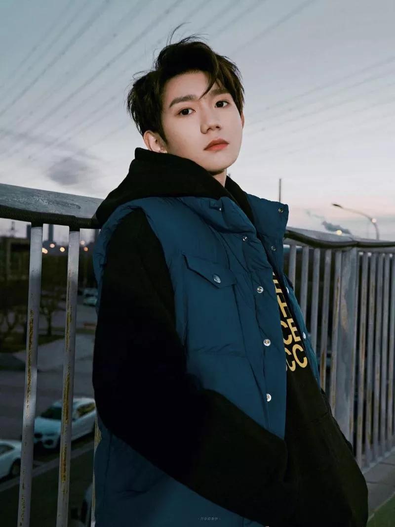 王源图片手机壁纸手控,王源壁纸女生专用高清