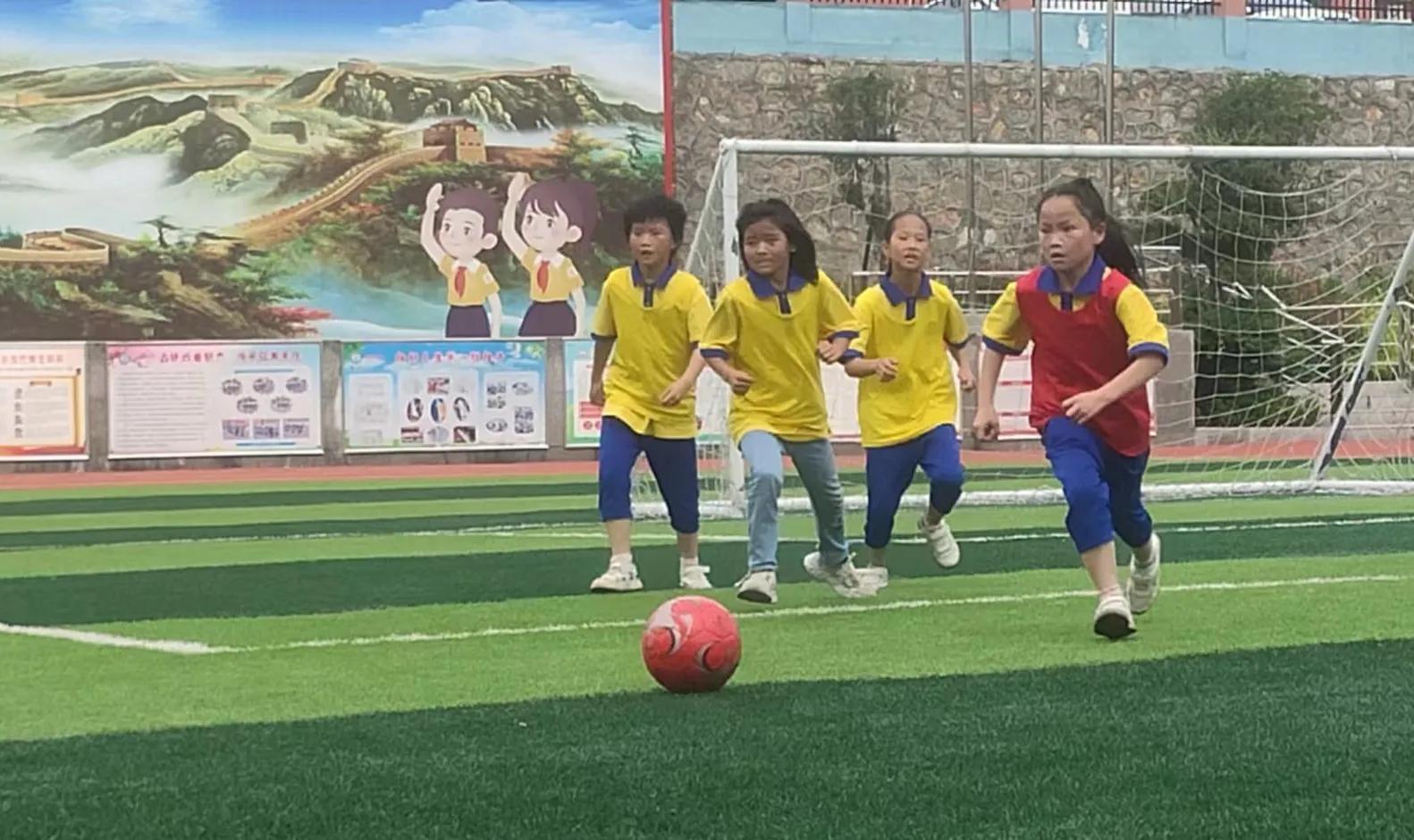淅川县八小:“奔跑吧！少年”校园足球节活动纪实