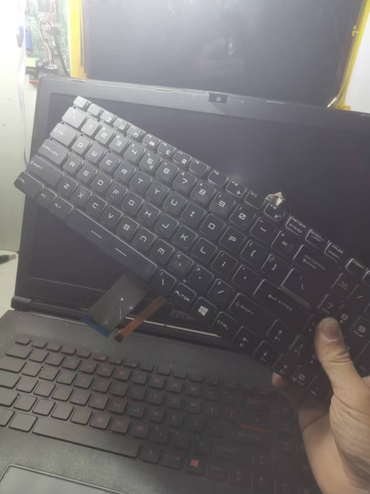 一体式笔记本键盘更换解析,笔记本电脑一体键盘怎么更换