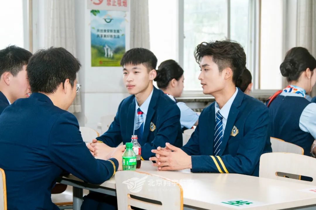 走进学校让心情愉悦,走进安静整洁的教室时我深感自豪