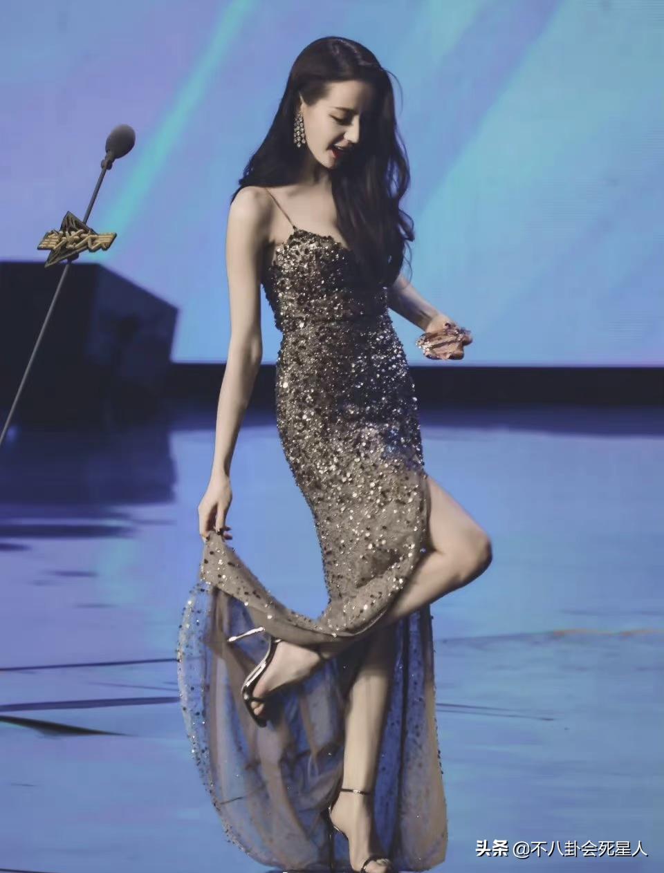 冬天走红毯穿得厚的女明星,女明星走红毯的穿着