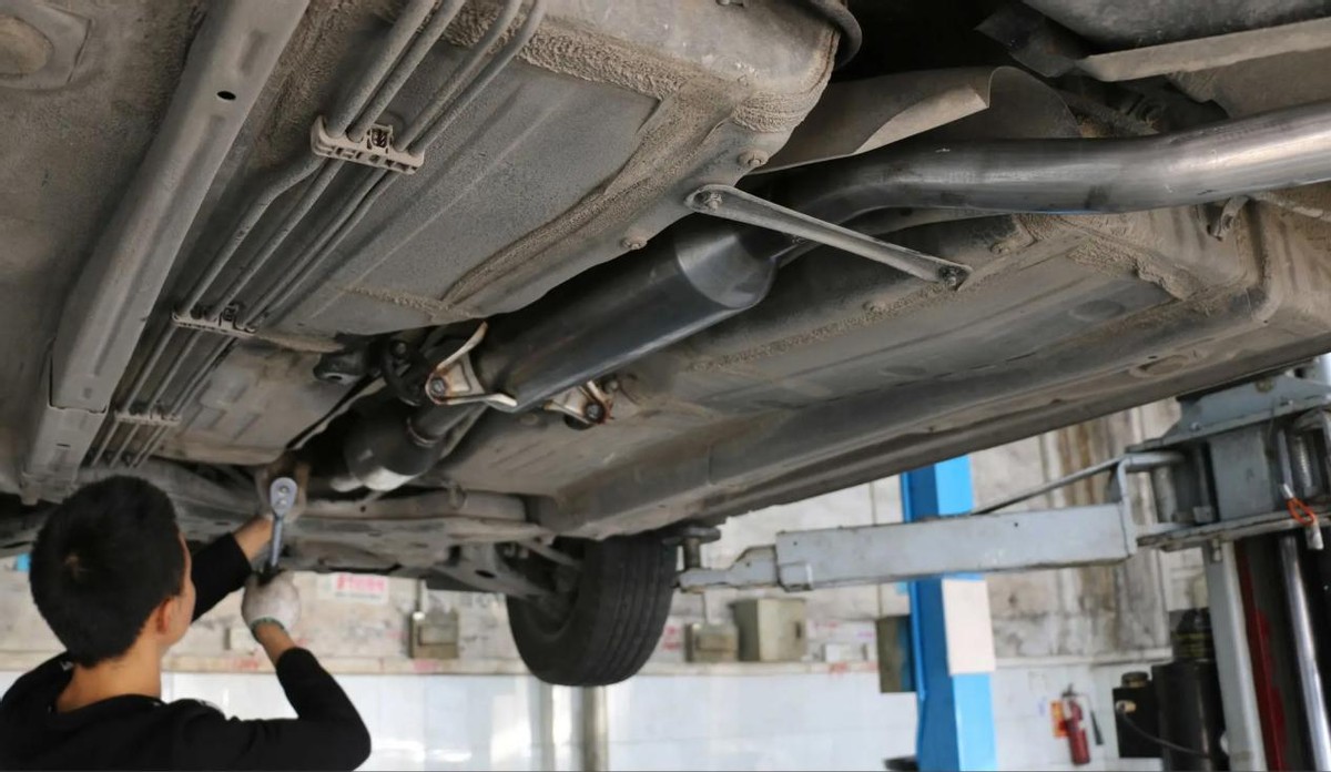 三元催化器堵塞是车的质量问题吗,三元催化器堵塞会出现什么现象