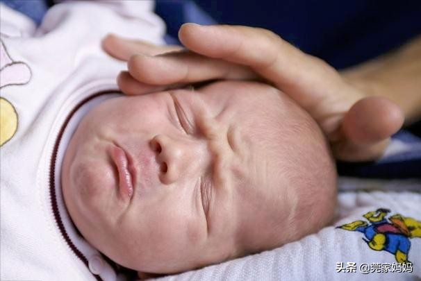 宝宝爱发脾气父母该如何应对,宝宝爱哭闹的正确做法