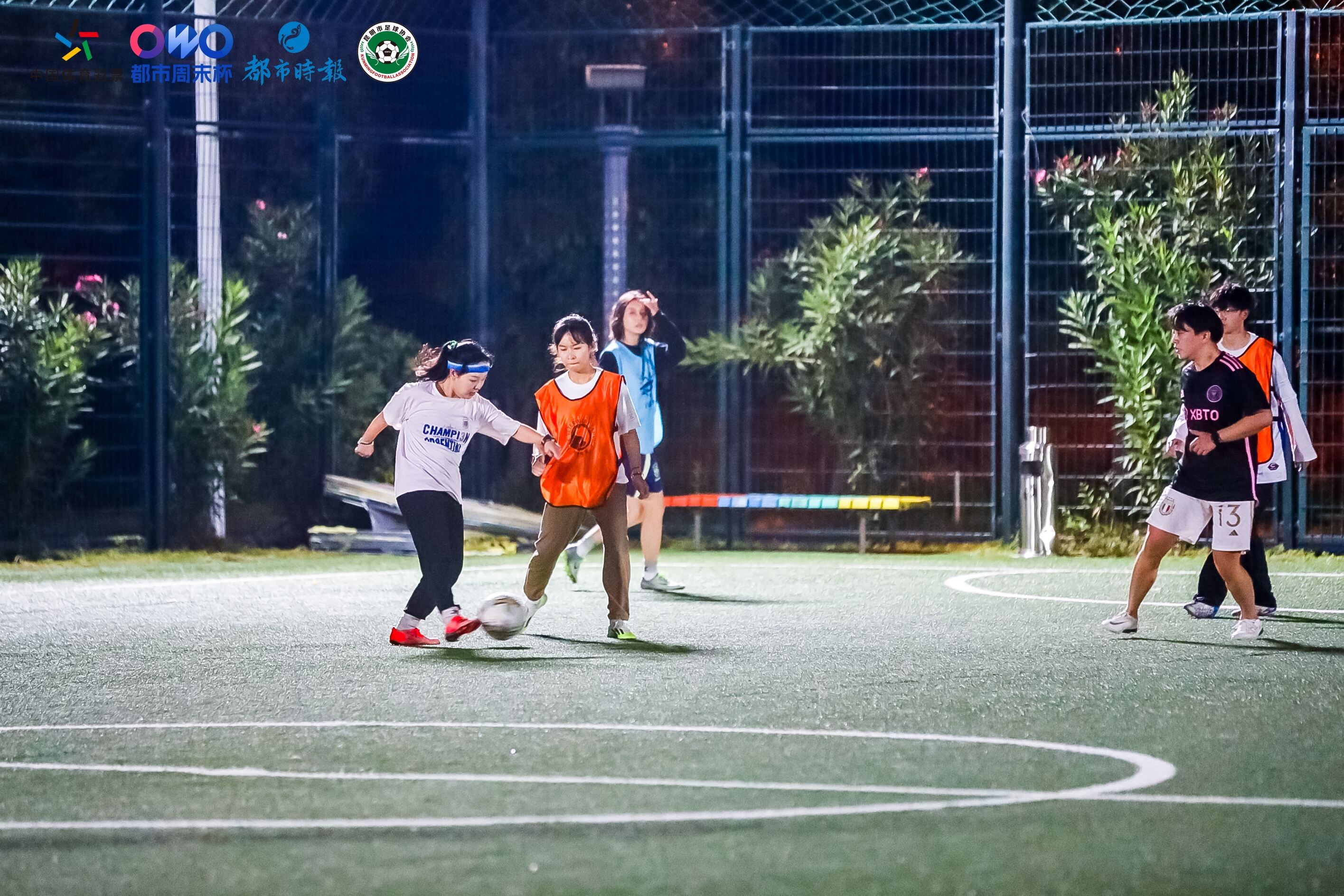 都市周末杯足球嘉年华“女孩足球日”：让热爱足球的女孩...