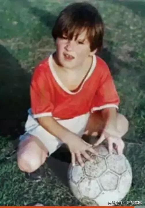 足球明星年轻与现在照片对比,足球明星小时候纪录片