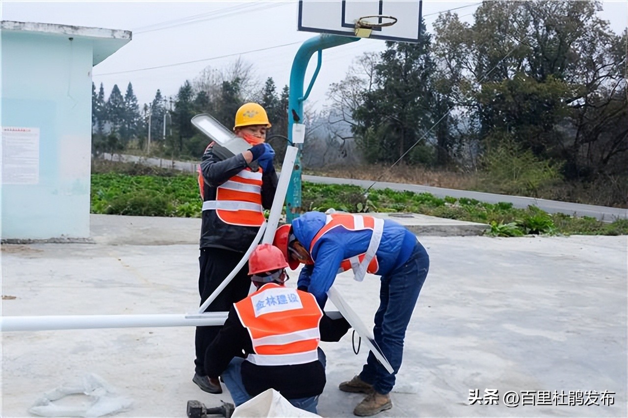 太阳能路灯照亮农村建设,为贫困村安装太阳能路灯
