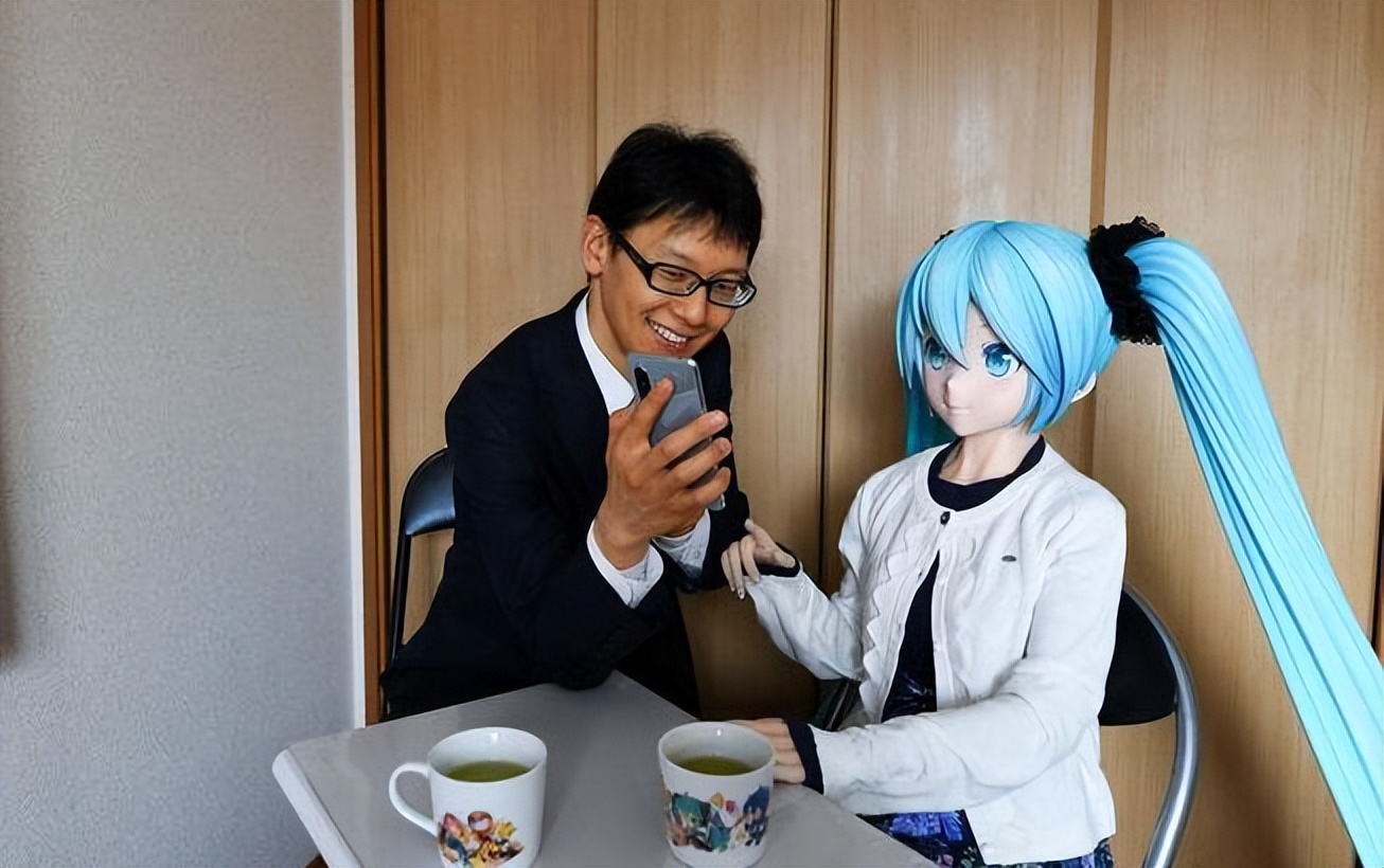 日本人和虚拟人物结婚,200多名日本人与虚拟人物结婚