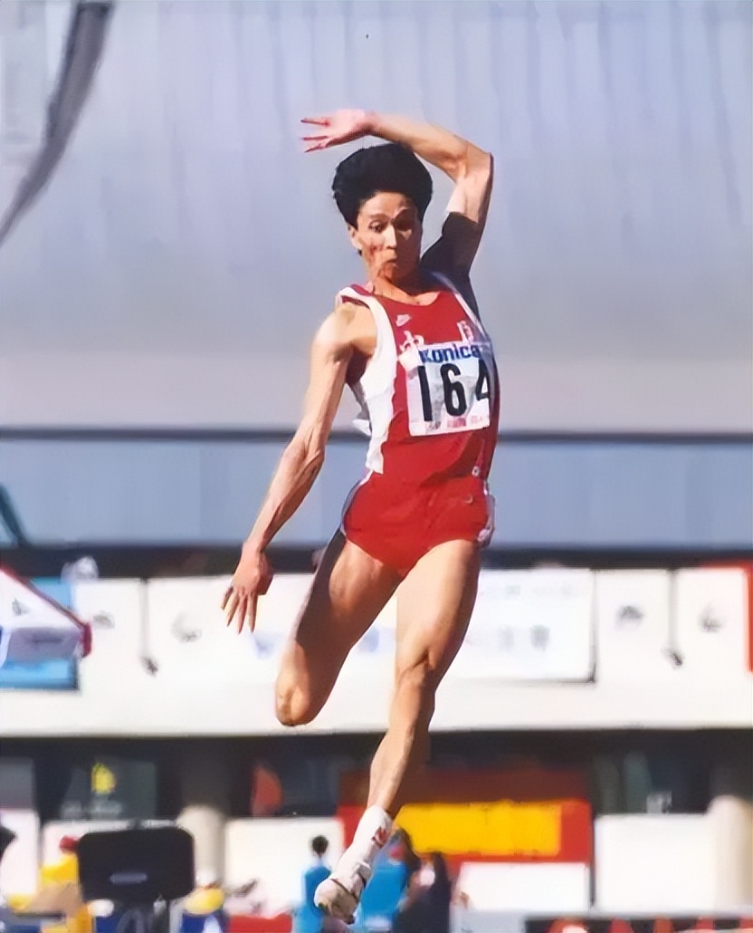 凰家看台|100年来中国男人是如何越跳越远的