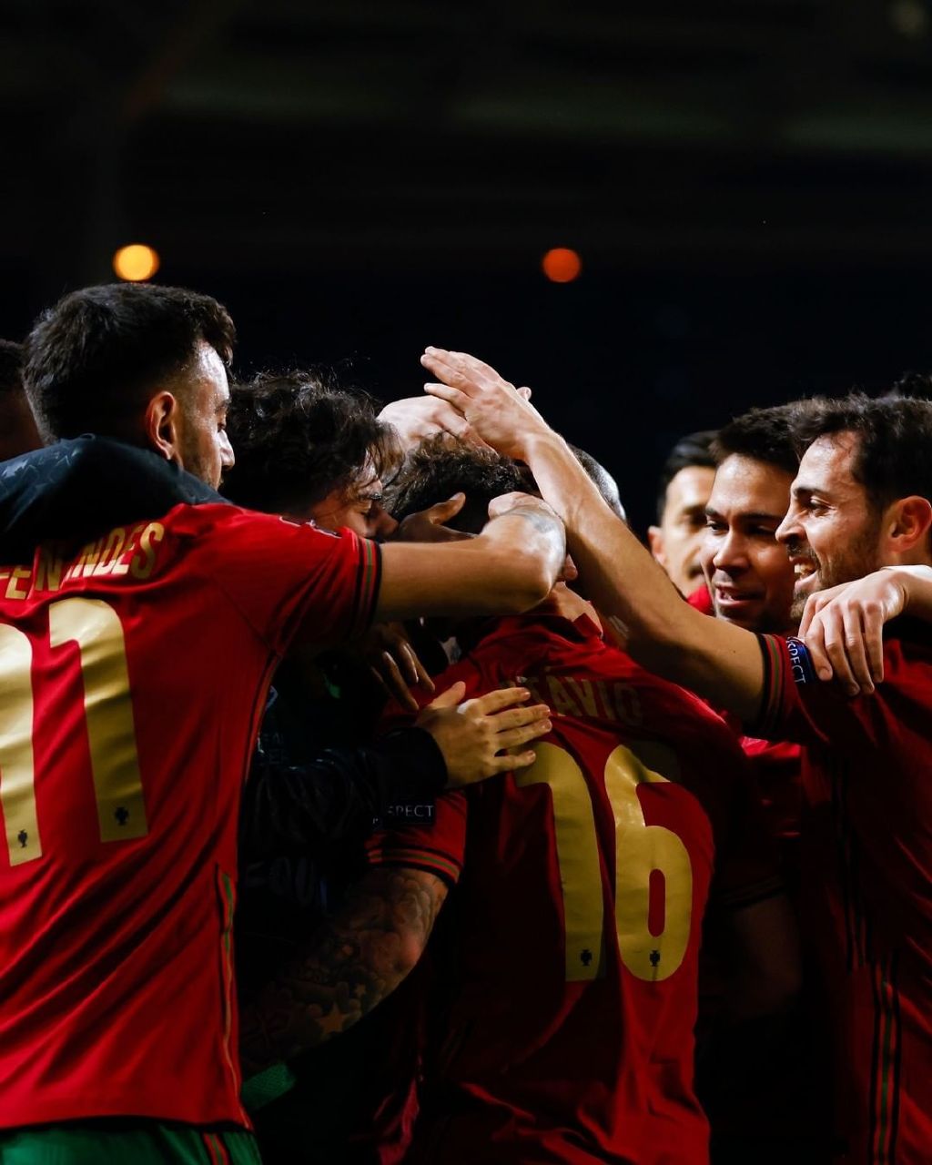 1-0到0-0！葡萄牙太狠了，创19年纪录，C罗+佩佩领衔，决战黑马