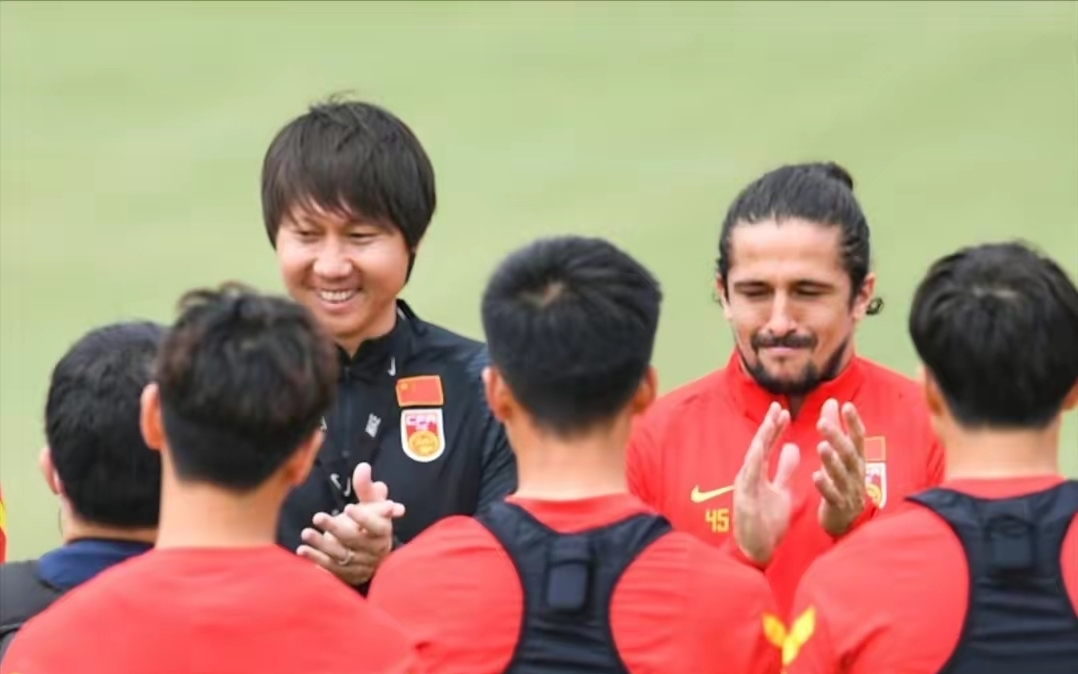 李璇爆料李霄鹏,李璇报道足协杯黄牌事件