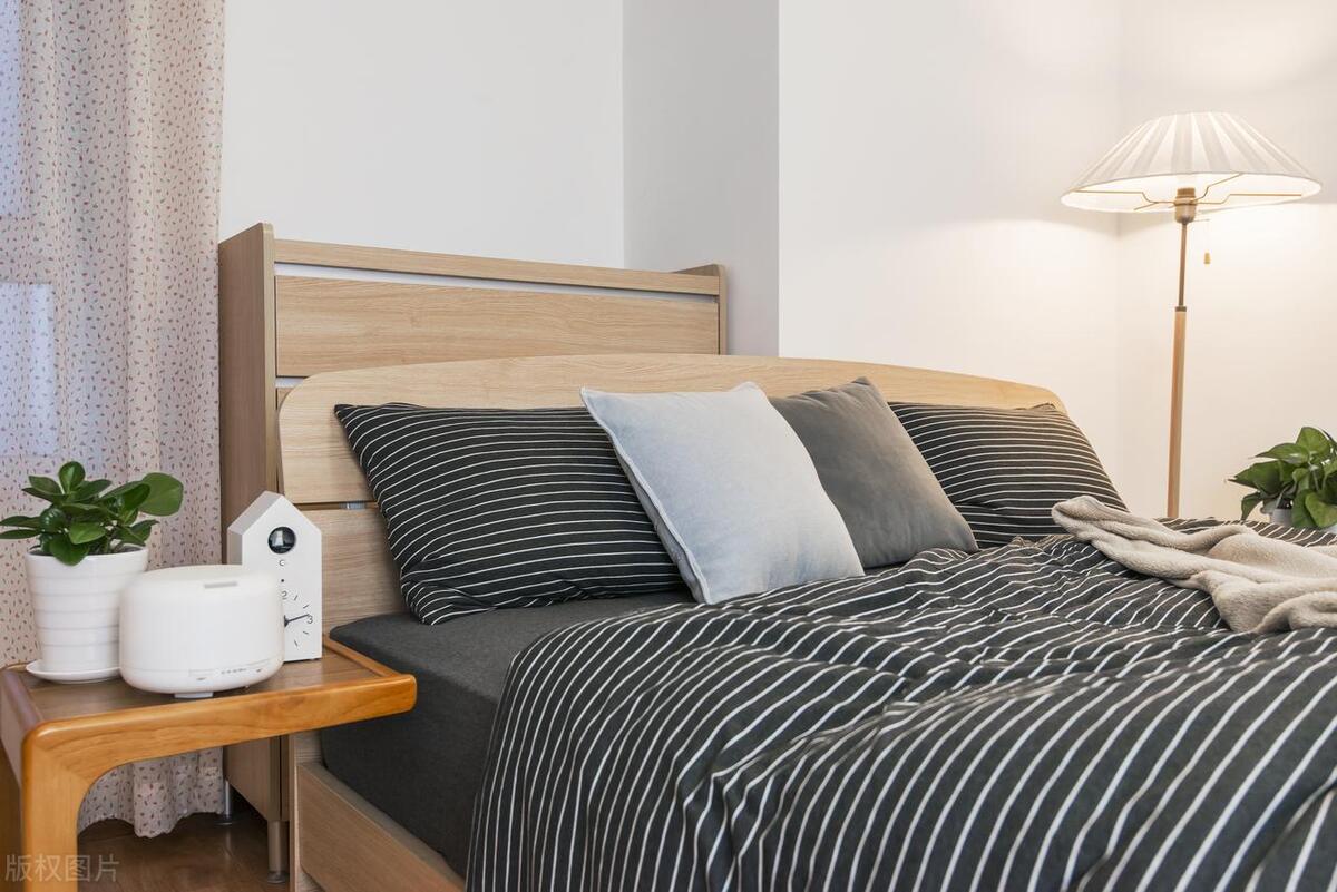 卧室床选2米长还是2.2米,卧室的床要选高的还是低的