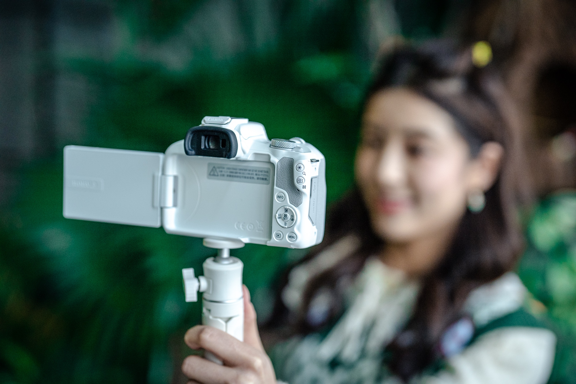 eos佳能轻便小巧,佳能微型相机eos