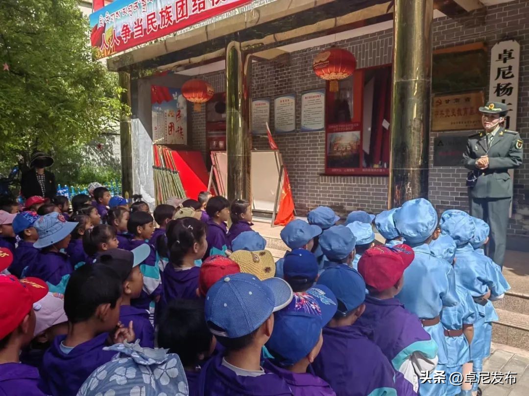 聆听红色故事传承红色精神幼儿园,参观红色教育基地的系列活动名称