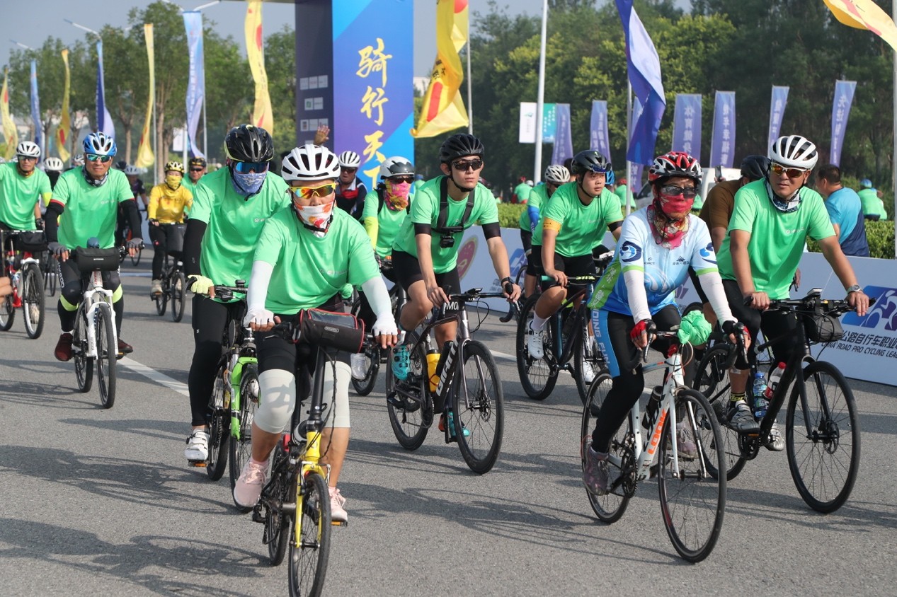 国家级公路自行车比赛,环湖自行车赛精彩开赛