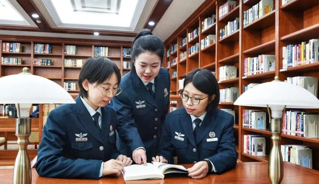 军队文职的技术岗招聘条件低,军队文职招聘是否要求条件很高