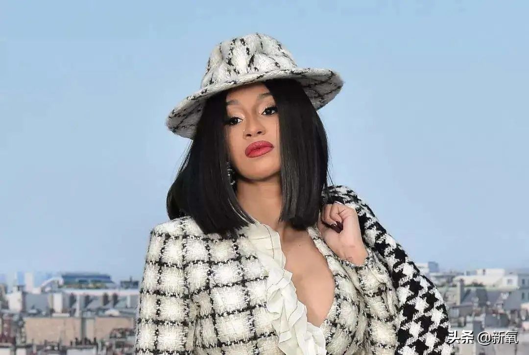 好拽！从贫民窟到顶奢代言人，骂卡戴珊是学人精…