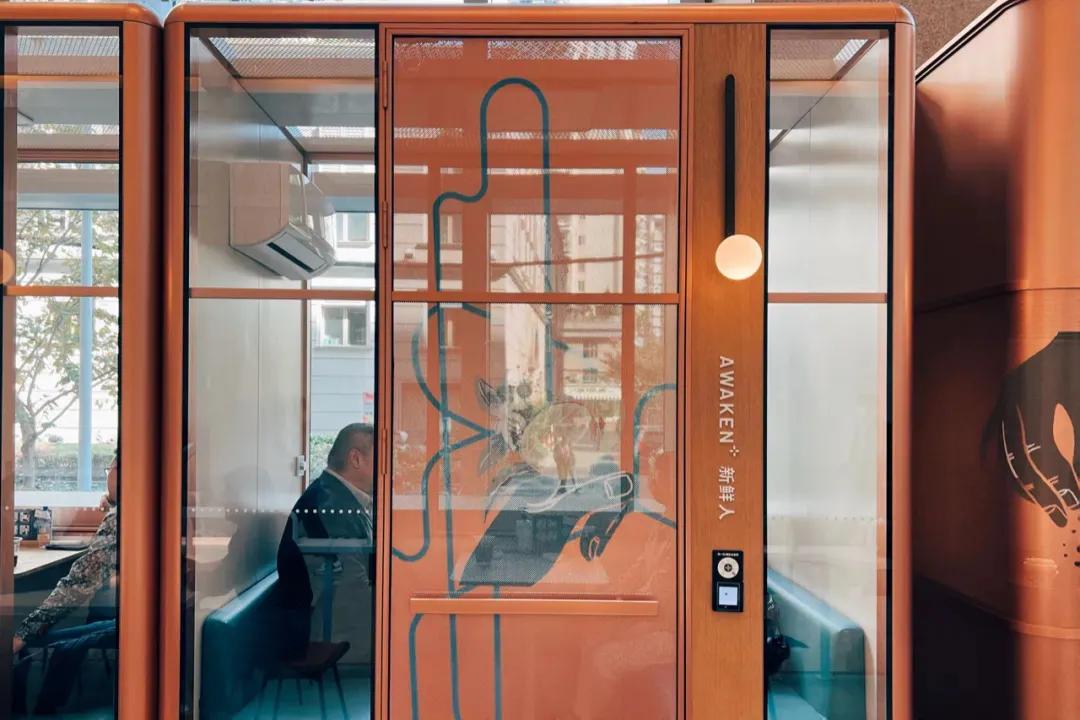 中国首家星巴克“共享办公店”开业，可以到星巴克“打卡上班”了