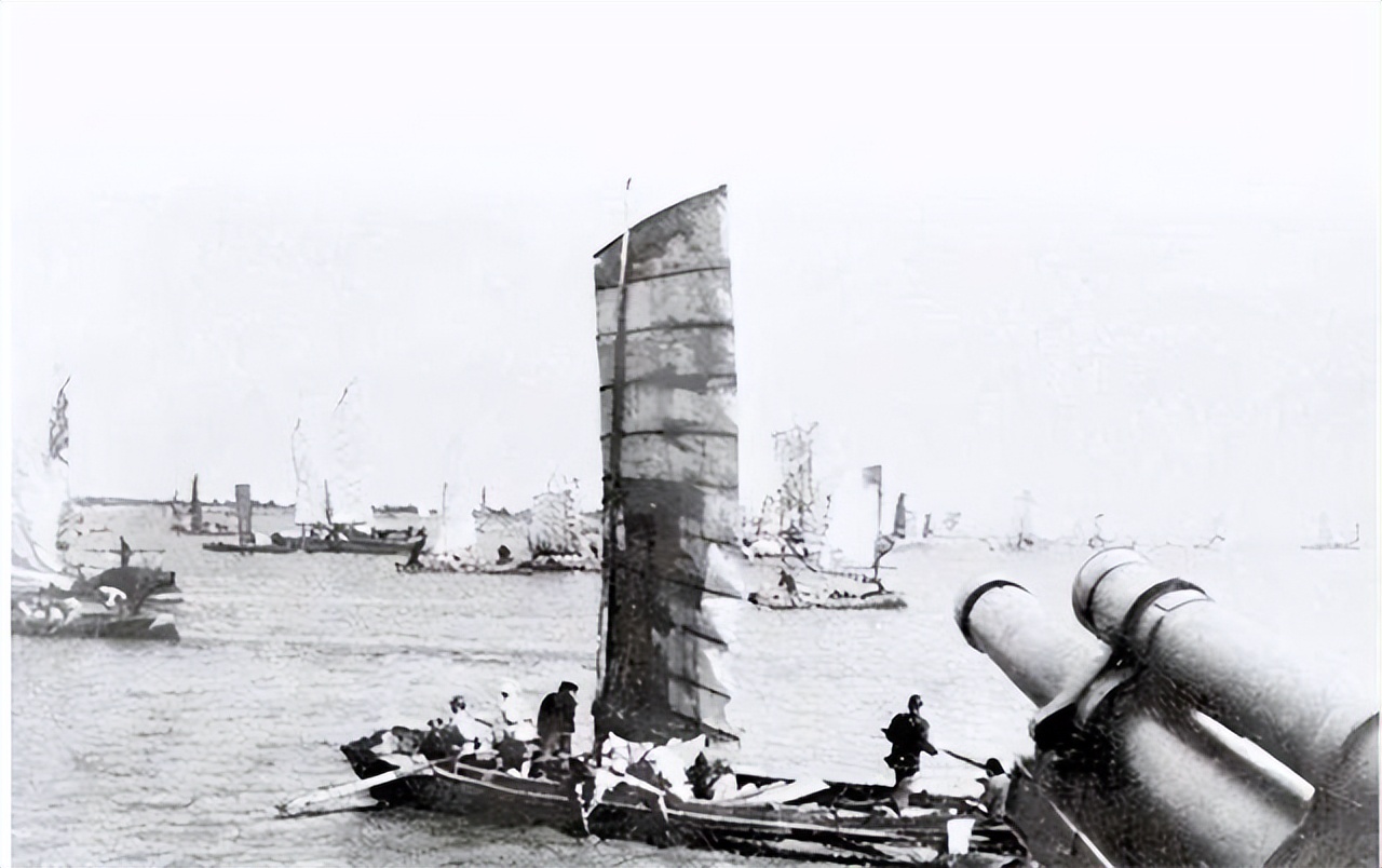 1964年，他只身一人驾驶登陆艇起义，国防部直接奖励黄金600两